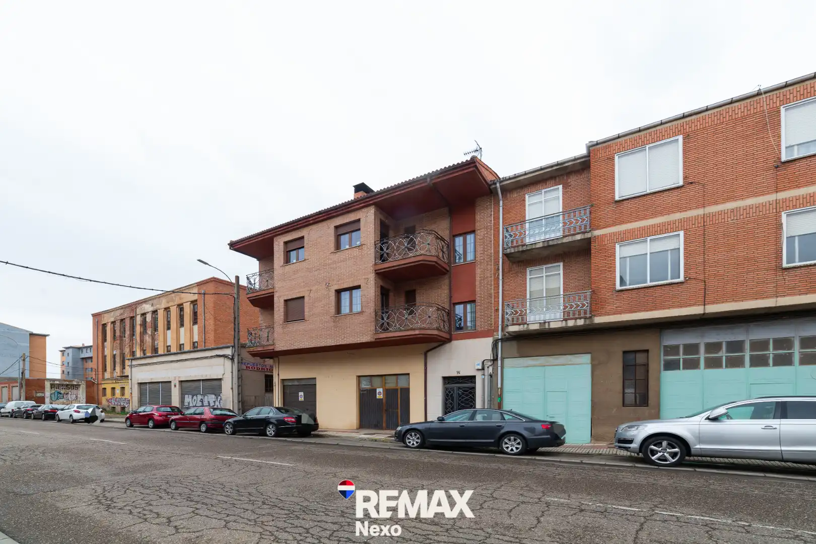 Außenansicht von Wohnung zum Verkauf in Benavente mit Heizung, Terrasse und Balkon