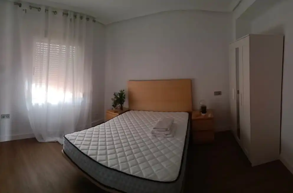 Schlafzimmer von Wohnungen zur Miete in Linares mit Klimaanlage, Heizung und Möbliert