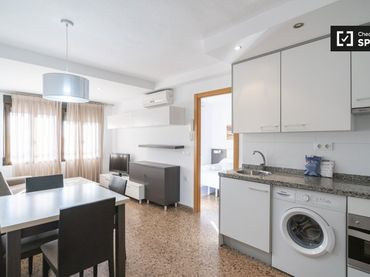 Piso con balcón en alquiler en Campanar