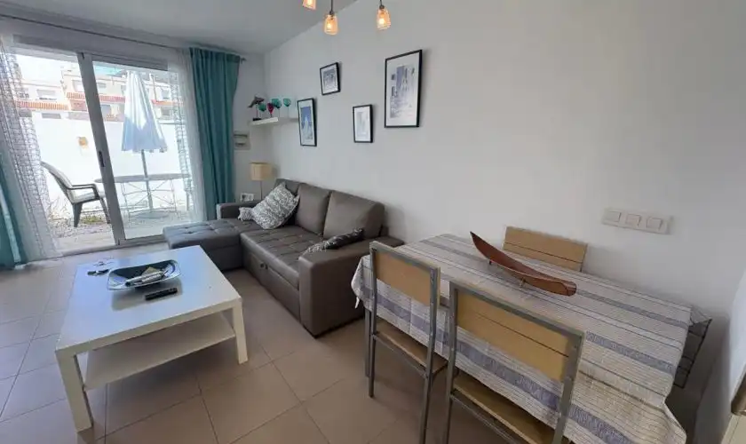 Wohnzimmer von Einfamilien-Reihenhaus zum Verkauf in Carboneras mit Klimaanlage, Terrasse und Abstellraum