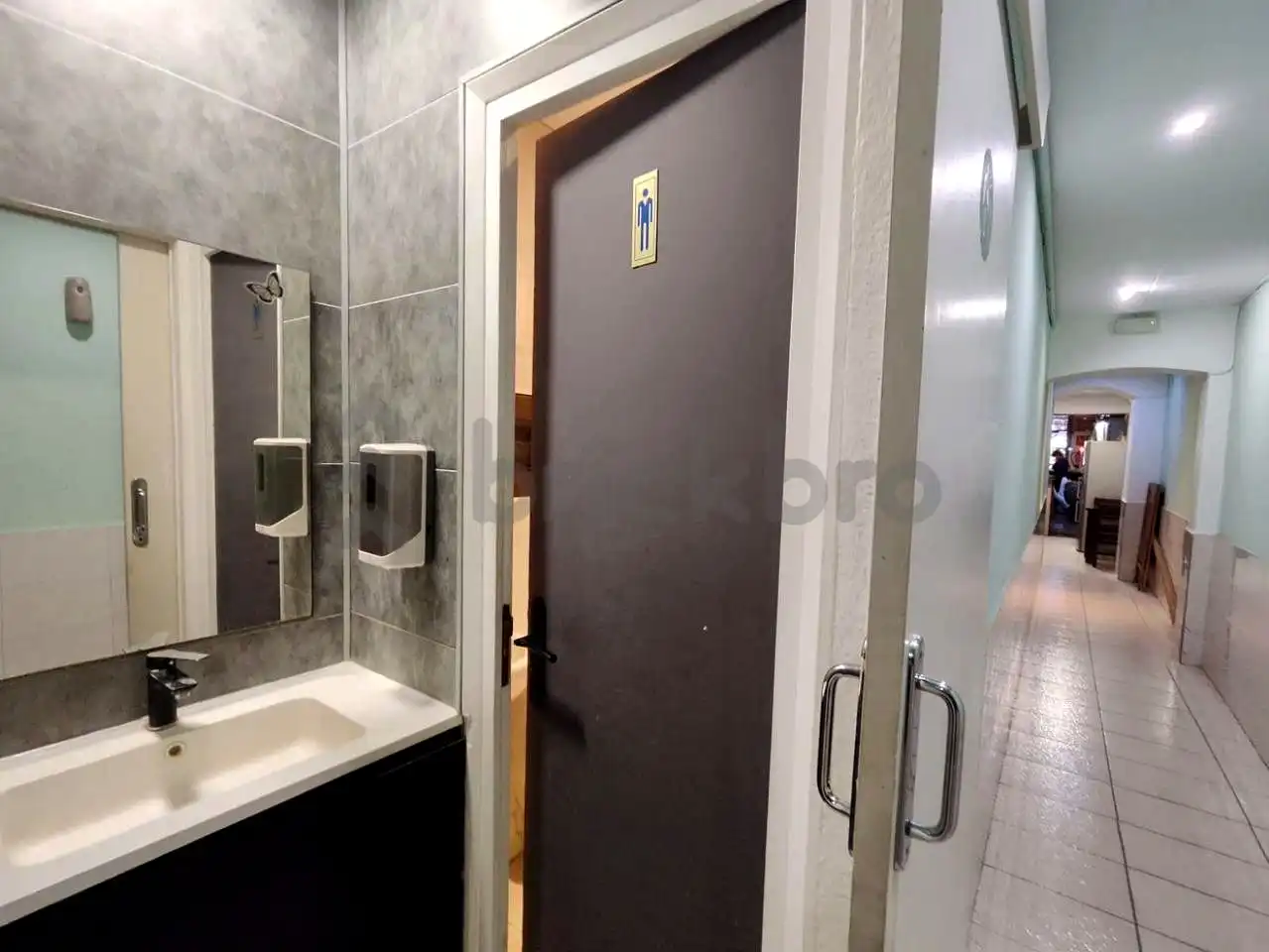 Baño de Local en venta en Barcelona con Aire acondicionado