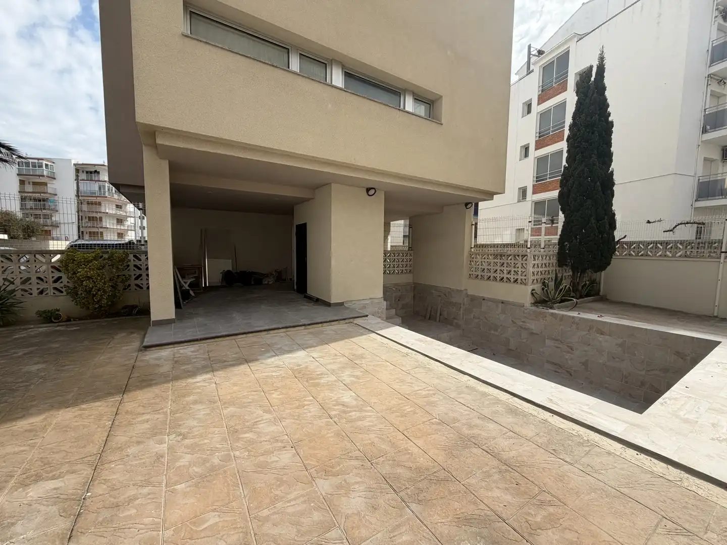 Vista exterior de Piso en venta en Roses con Calefacción, Piscina y Balcón