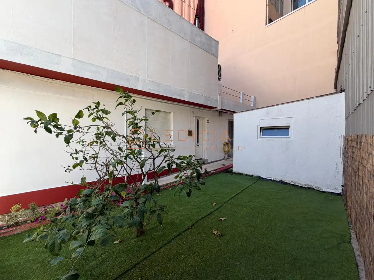 Vista exterior de Casa o chalet de alquiler en Cangas  con Calefacción, Jardín privado y Parquet