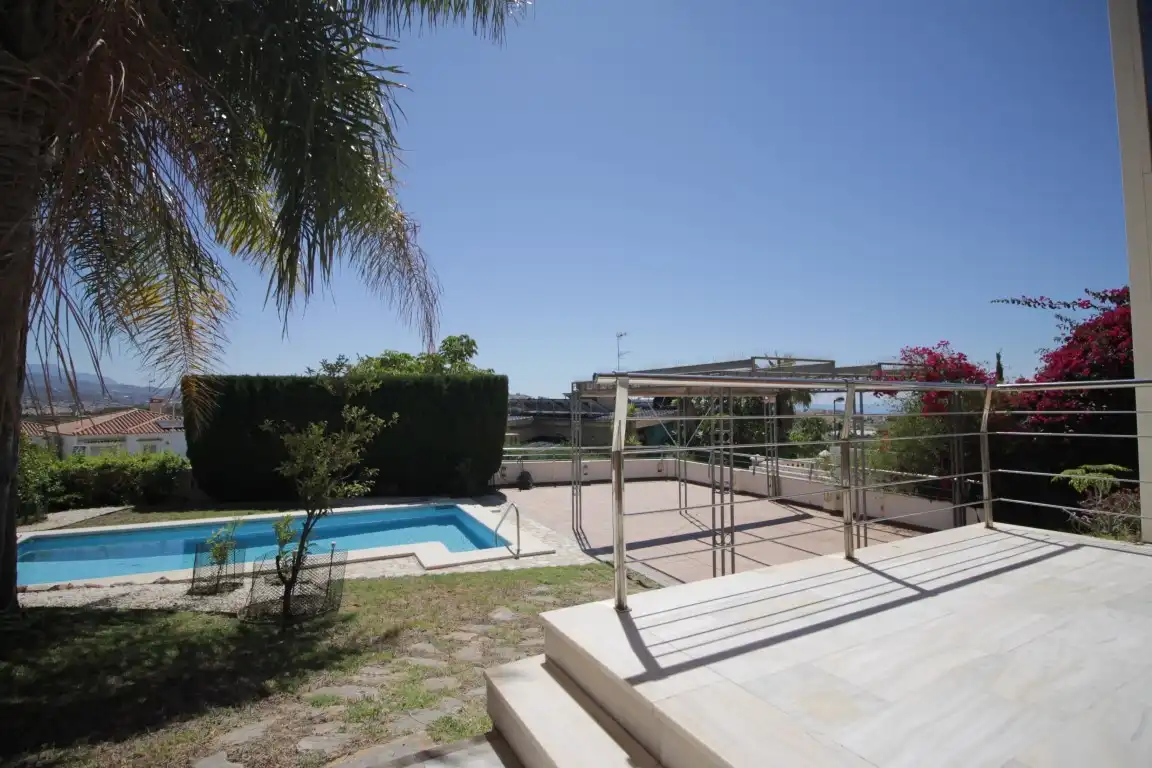 Swimming pool of Houses for sale in Vélez-Málaga  with Air Conditioner, Heating and Private garden