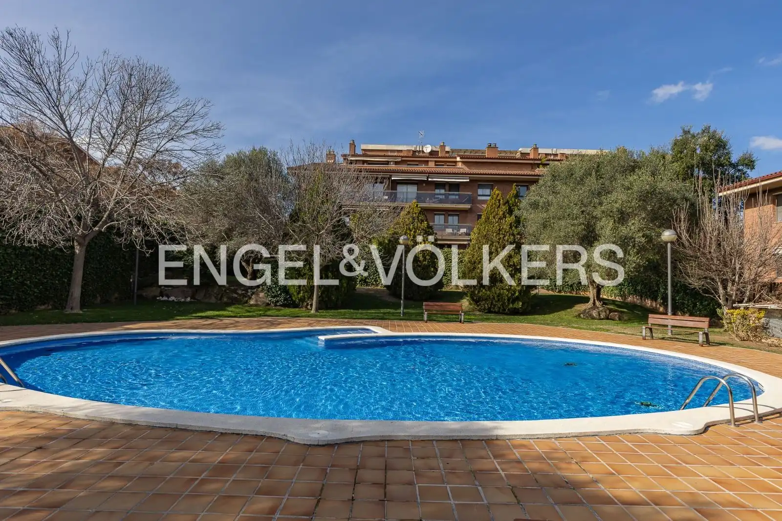 Piscina de Pis en venda en Sant Cugat del Vallès amb Calefacció, Jardí privat i Parquet