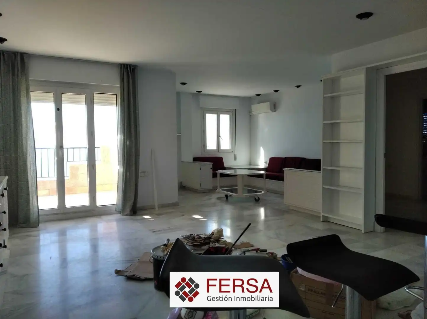 Sala d'estar de Àtic de lloguer en El Puerto de Santa María amb Aire condicionat, Calefacció i Terrassa
