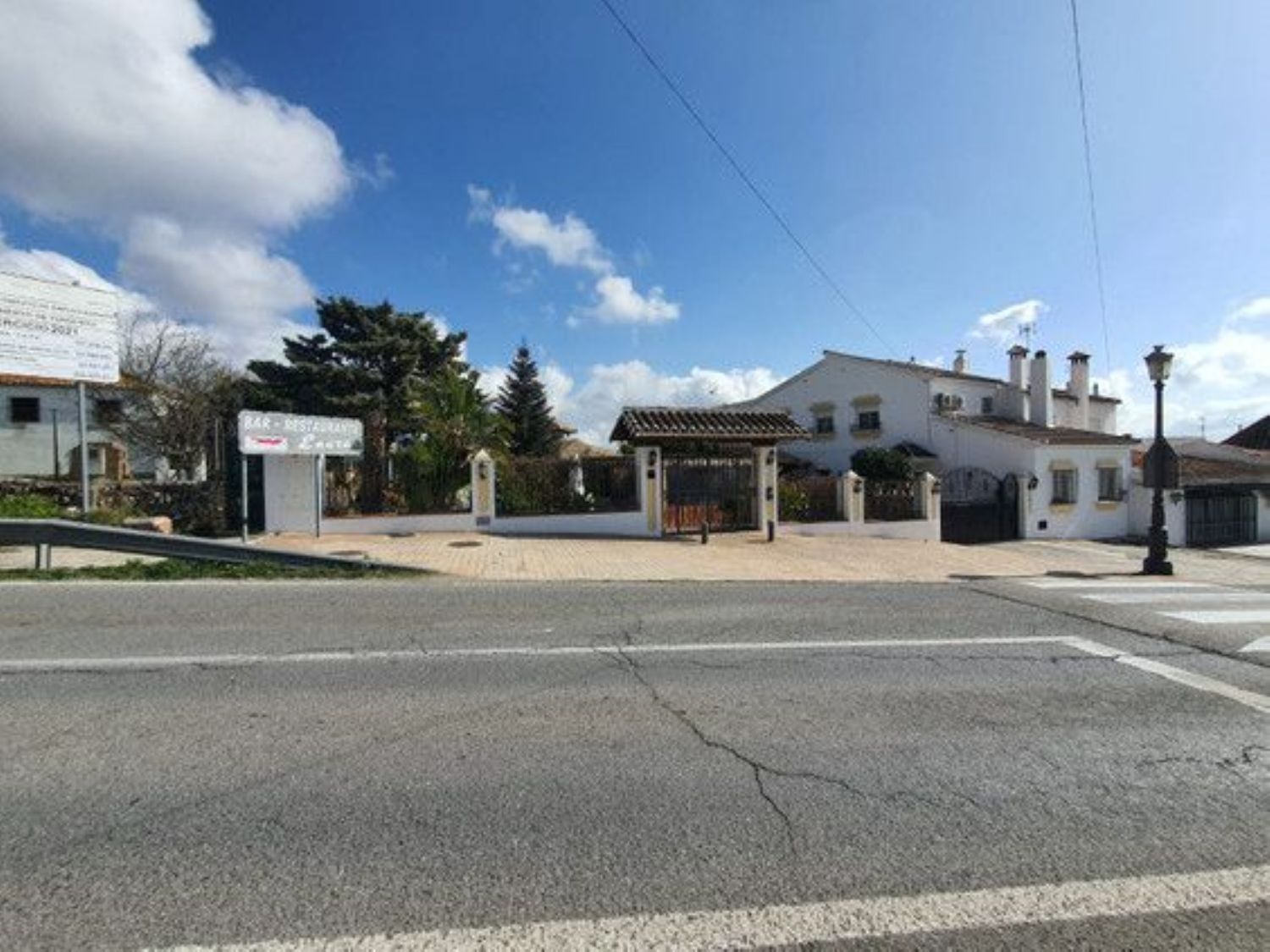 Vista exterior de Local en venda en Yunquera amb Aire condicionat