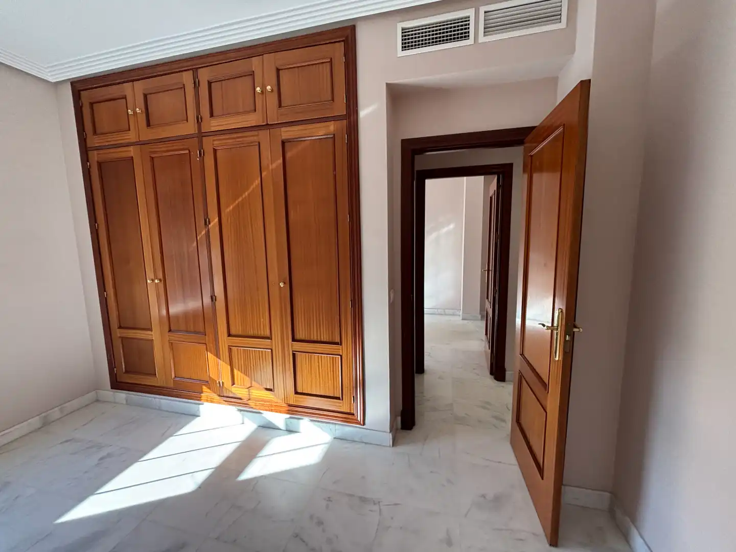 Detached homes for sale in Almensilla  with Air Conditioner, Private garden and Terrace