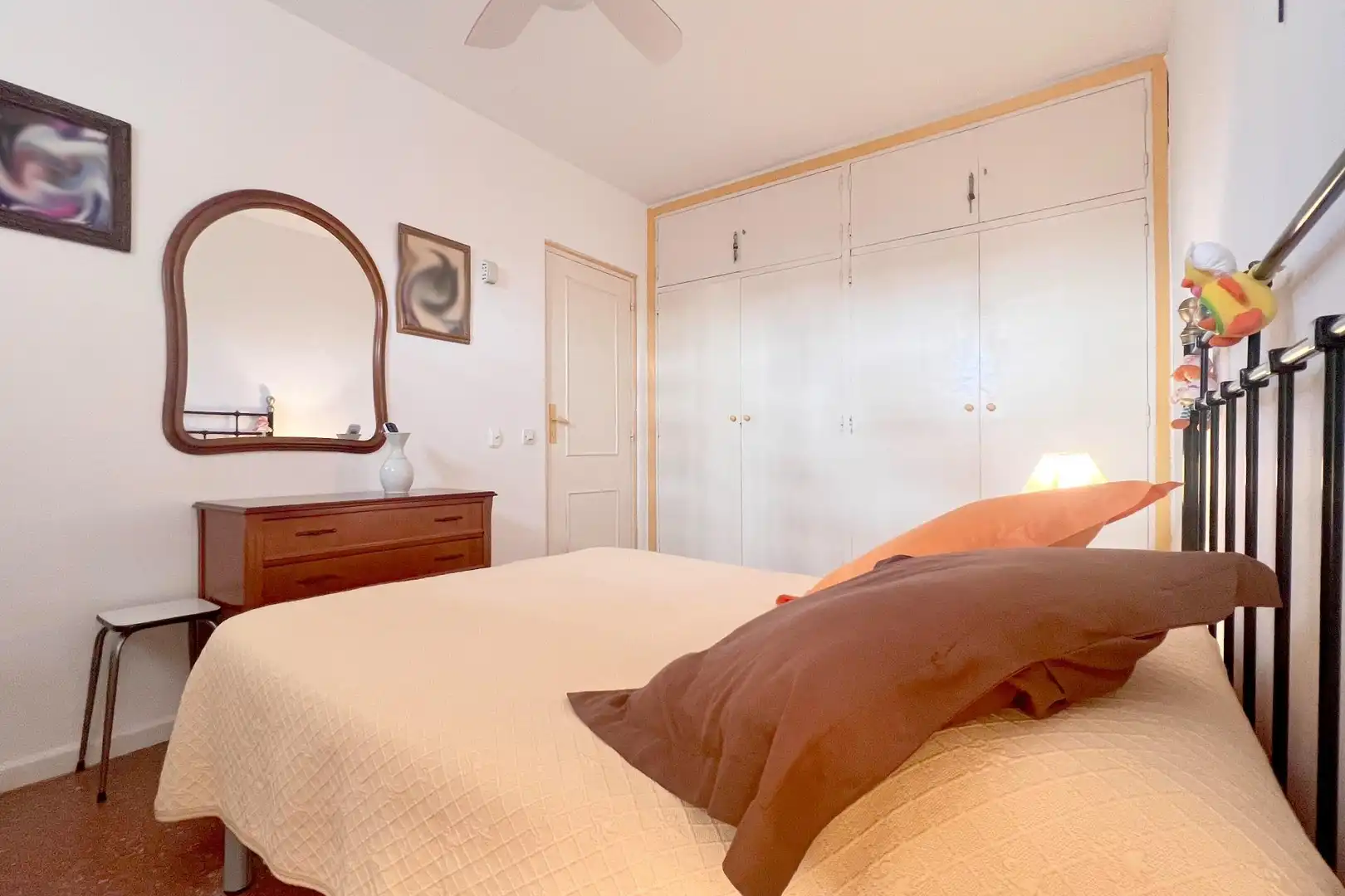 Piso en venta en Calle CIUDAD DE PORCUNA, La Carihuela - Los Nidos