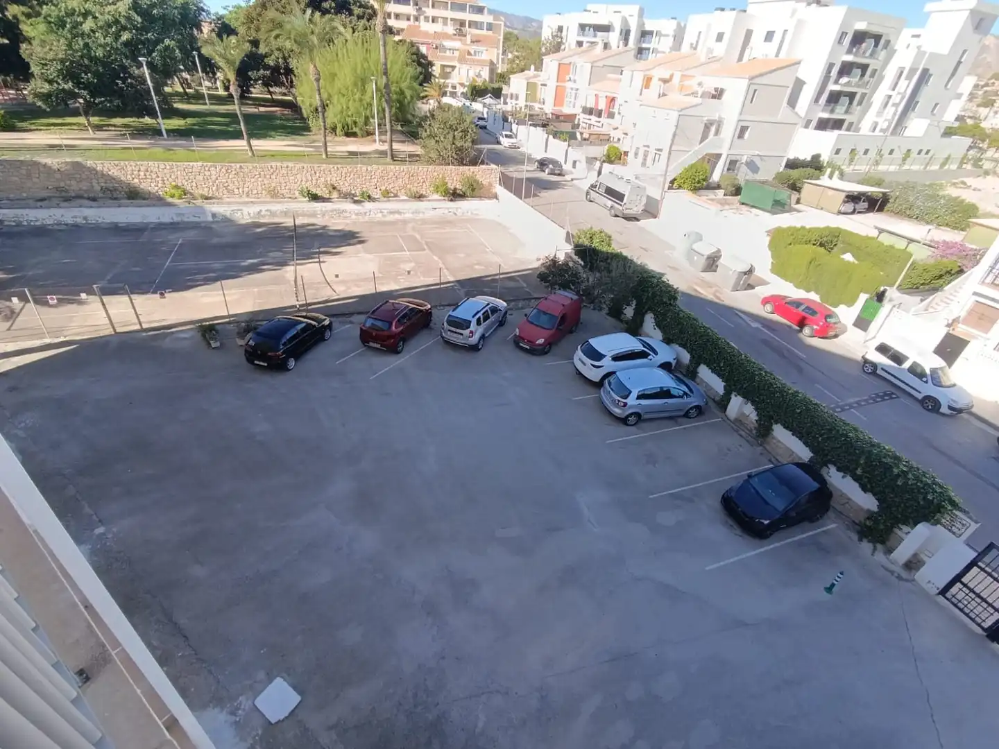 Aparcament de Dúplex en venda en Villajoyosa / La Vila Joiosa amb Balcó, Alarma i Piscina comunitària