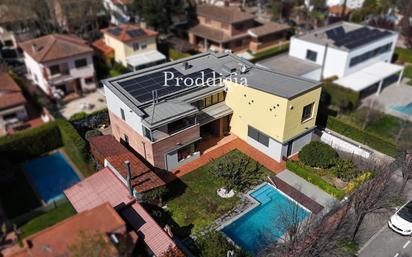 Vista exterior de Casa o xalet en venda en Sant Cugat del Vallès amb Aire condicionat, Calefacció i Terrassa