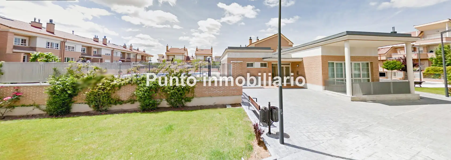 Vista exterior de Casa adosada de alquiler en Valladolid con Aire acondicionado, Calefacción y Jardín privado