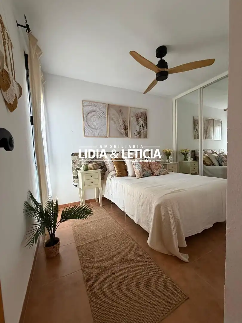 Schlafzimmer von Dachboden zum Verkauf in Zahara de los Atunes mit Privatgarten, Terrasse und Abstellraum