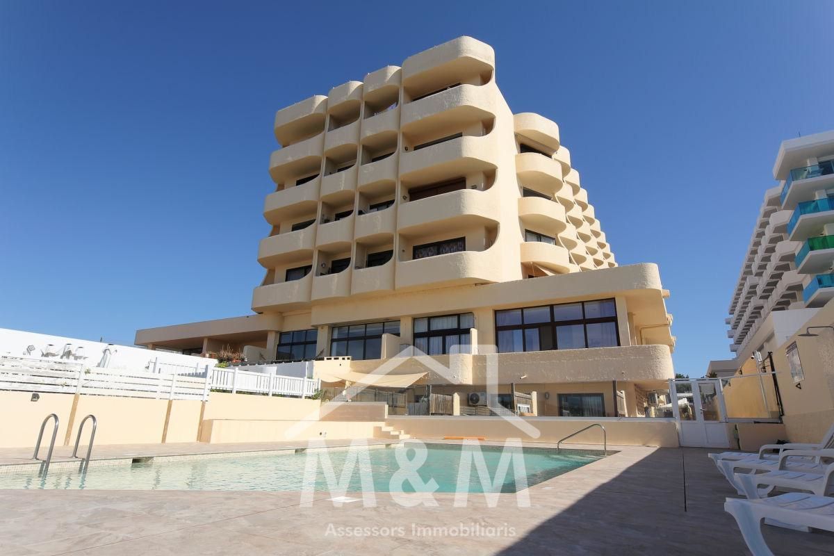 Vista exterior de Loft de lloguer en Sant Josep de sa Talaia amb Terrassa i Piscina comunitària