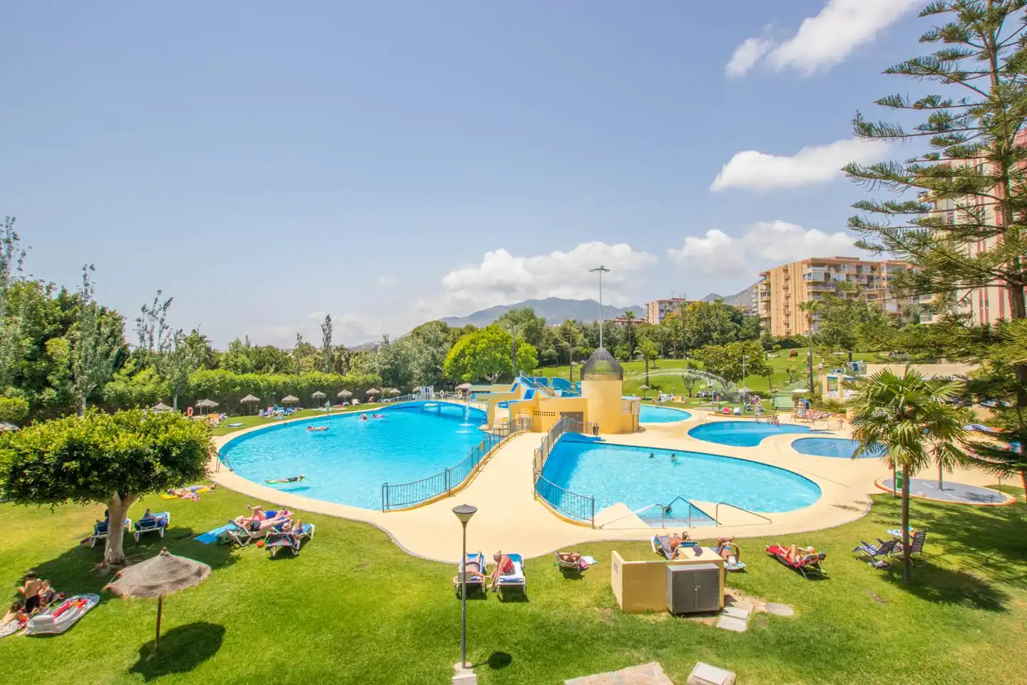 Schwimmbecken von Wohnung zum Verkauf in Benalmádena mit Klimaanlage, Heizung und Terrasse
