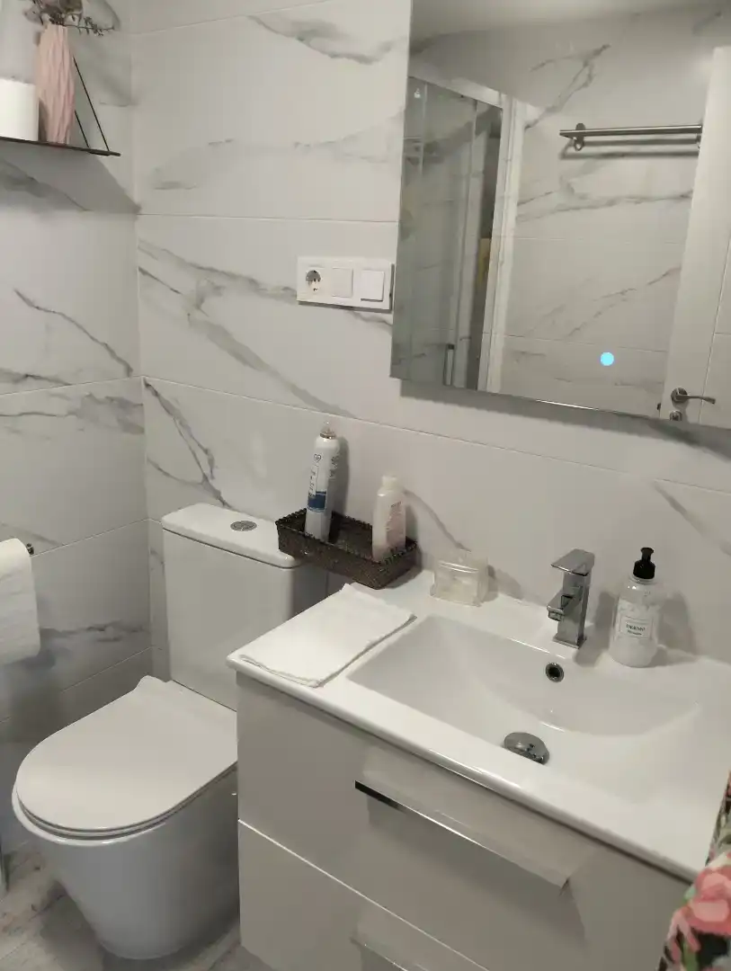 Baño de Piso para compartir en Navalcarnero con Parquet, Amueblado y Horno