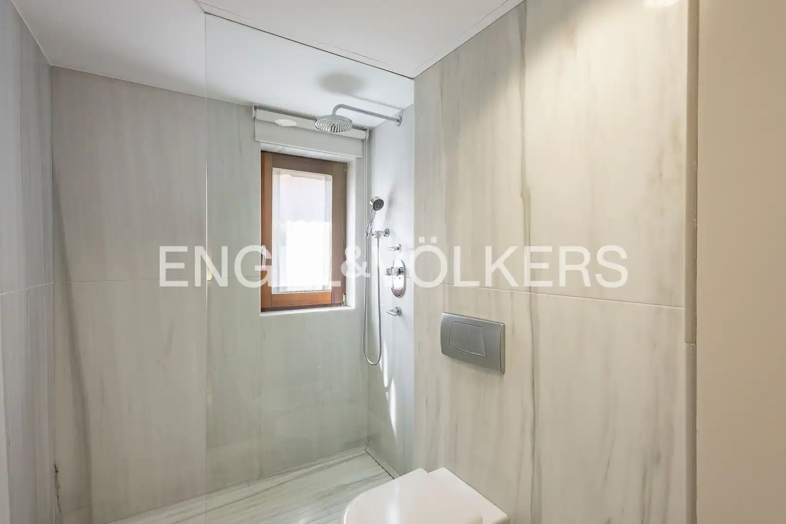Baño de Casa o chalet en venta en Sant Cugat del Vallès con Aire acondicionado, Calefacción y Jardín privado
