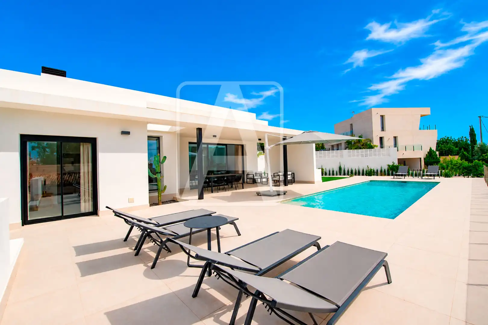 Chalet con piscina en venta en Marisol Park - Ortembach - Los Almendros, imagen 8