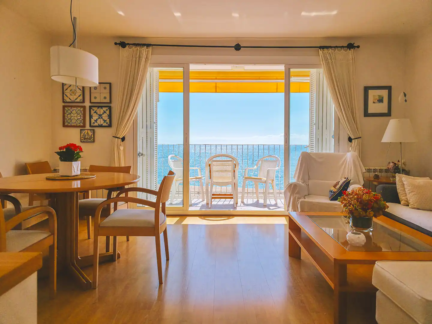 Sala d'estar de Pis de lloguer en Sant Pol de Mar amb Calefacció, Parquet i Terrassa