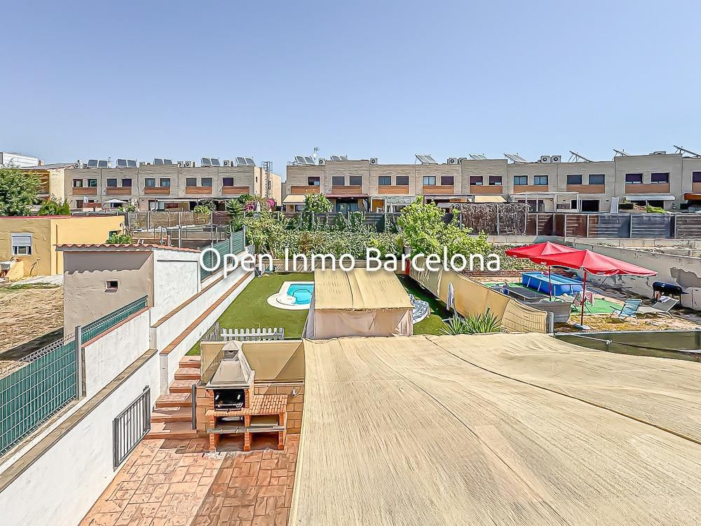 Terrassa de Casa adosada en venda en Vilanova i la Geltrú amb Jardí privat, Terrassa i Piscina