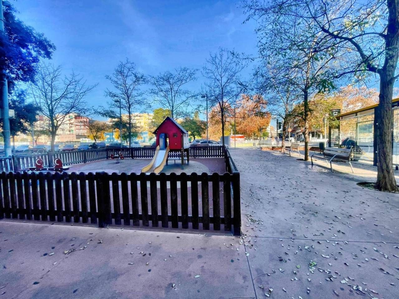 Vista exterior de Pis en venda en Cerdanyola del Vallès amb Calefacció