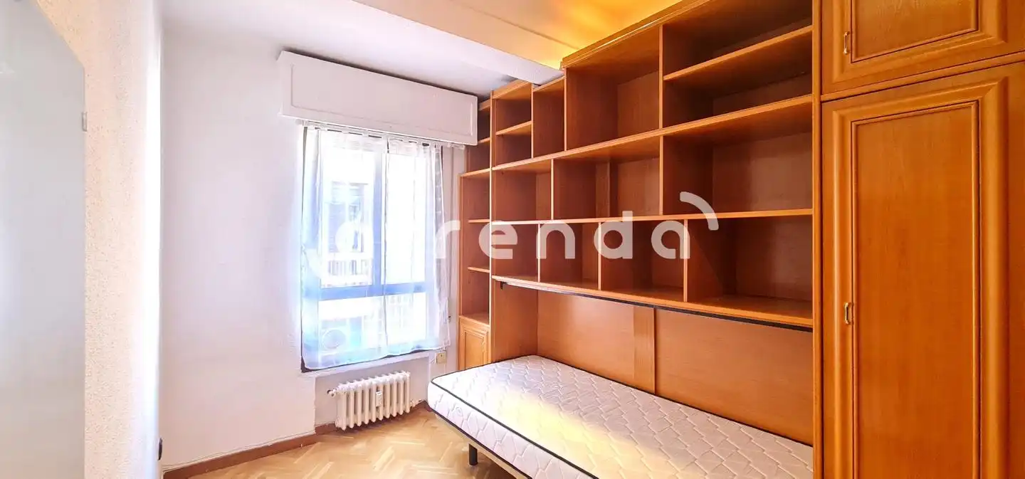 Bedroom of Flat for rent in Madrid  with Heating and Parquet flooring