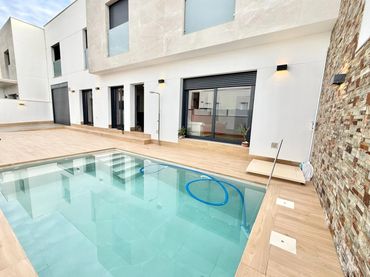 Xalet amb piscina en venda a Pilar de la Horadada ciudad