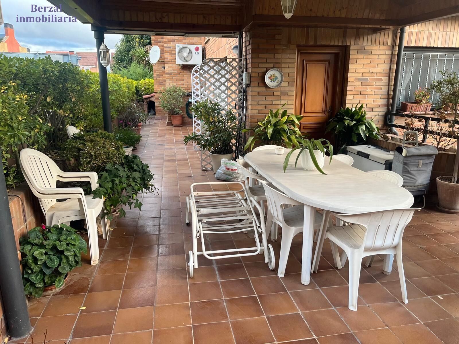 Terraza de Casa o chalet en venta en  Logroño con Aire acondicionado, Calefacción y Jardín privado