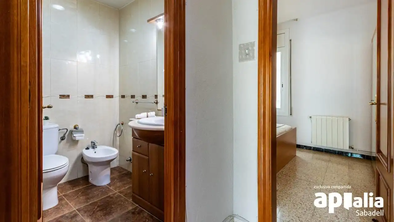 Bany de Pis en venda en Sabadell amb Aire condicionat, Calefacció i Terrassa