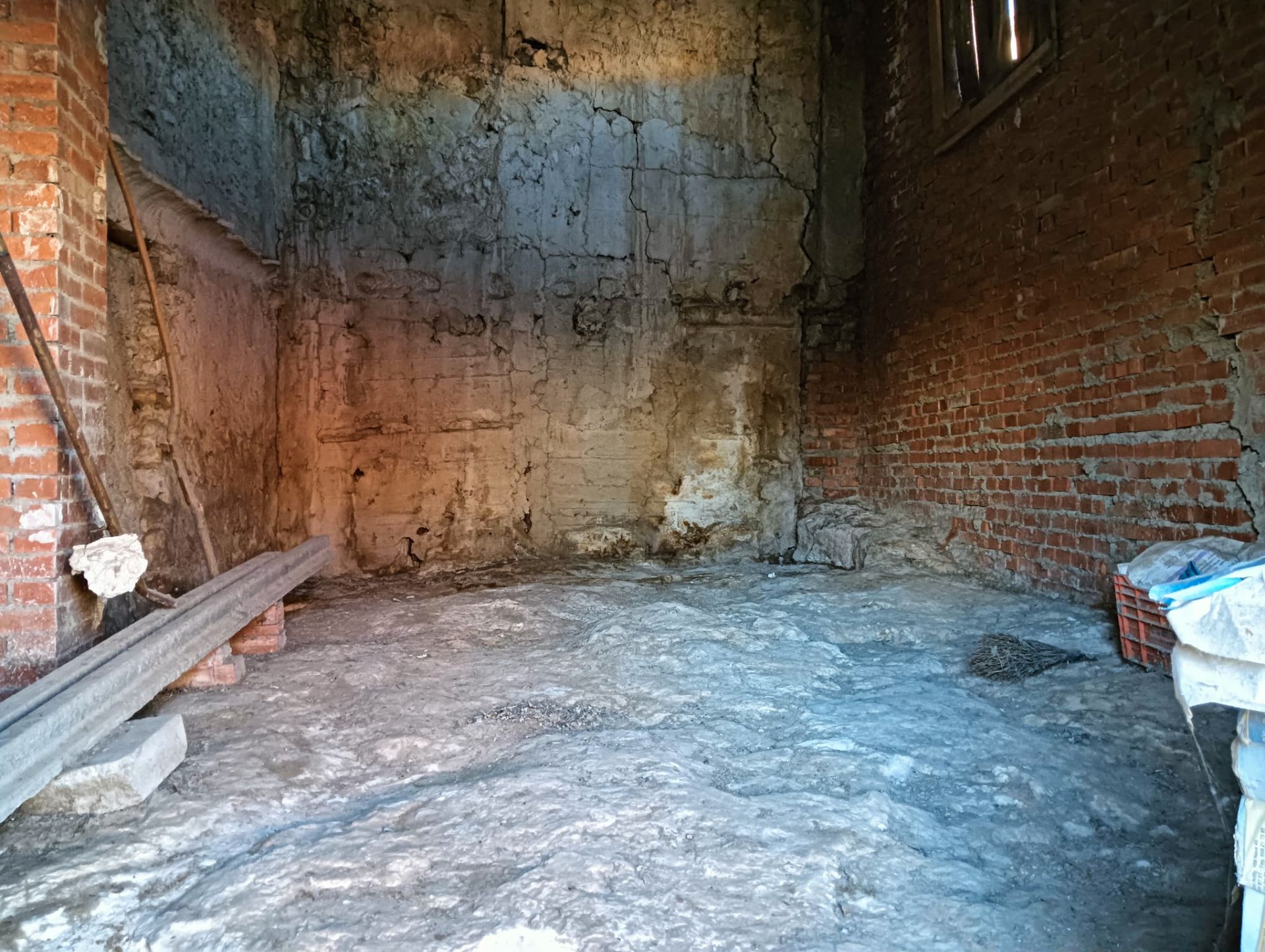 Premises for sale in Yebra