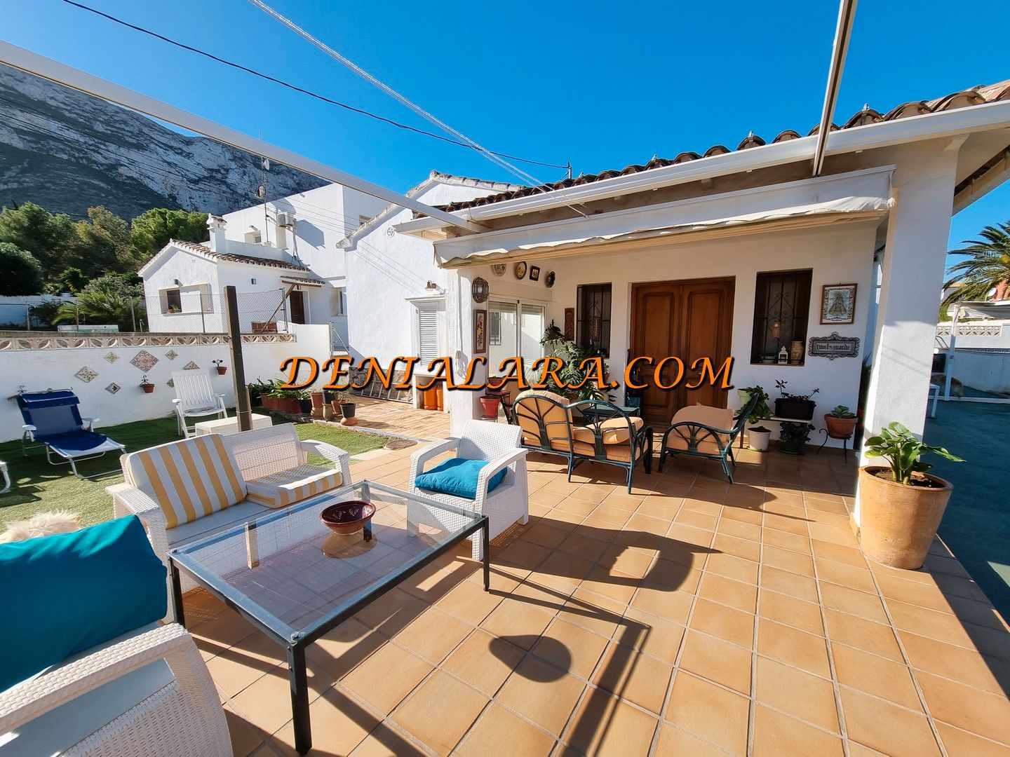 Vista exterior de Casa o xalet en venda en Dénia amb Aire condicionat, Jardí privat i Terrassa