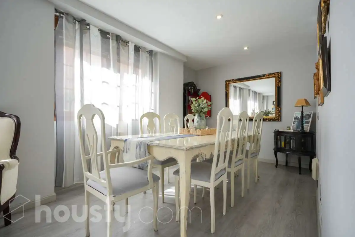 Comedor de Casa adosada en venta en Madrid con Aire acondicionado, Calefacción y Jardín privado