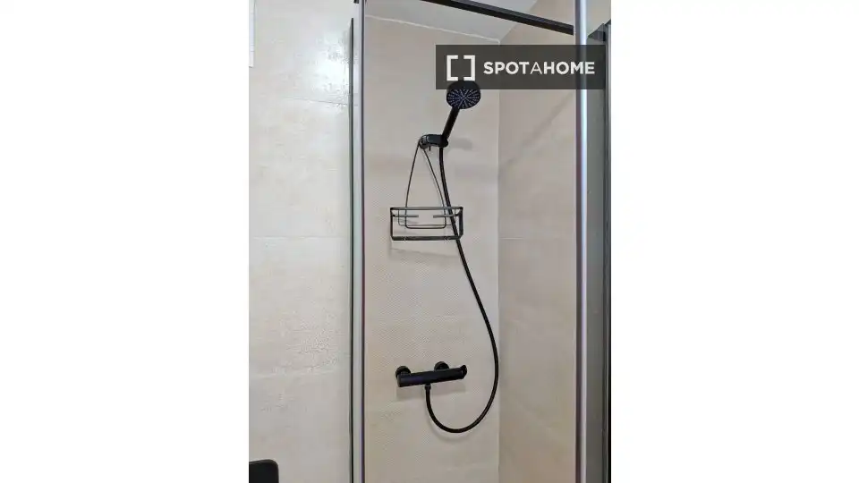 Badezimmer von Wohnung zur Miete in Valencia mit Klimaanlage, Heizung und Möbliert