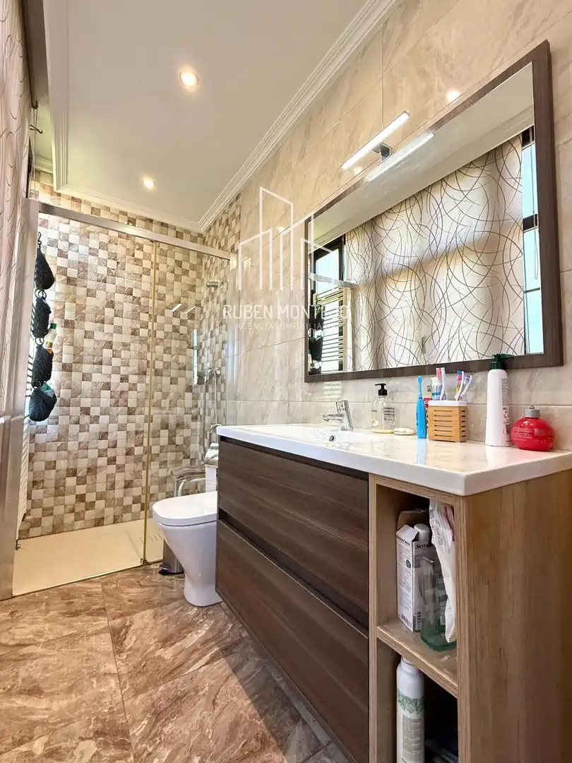 Badezimmer von Einfamilien-Reihenhaus zur Miete in Salamanca mit Heizung, Terrasse und Abstellraum