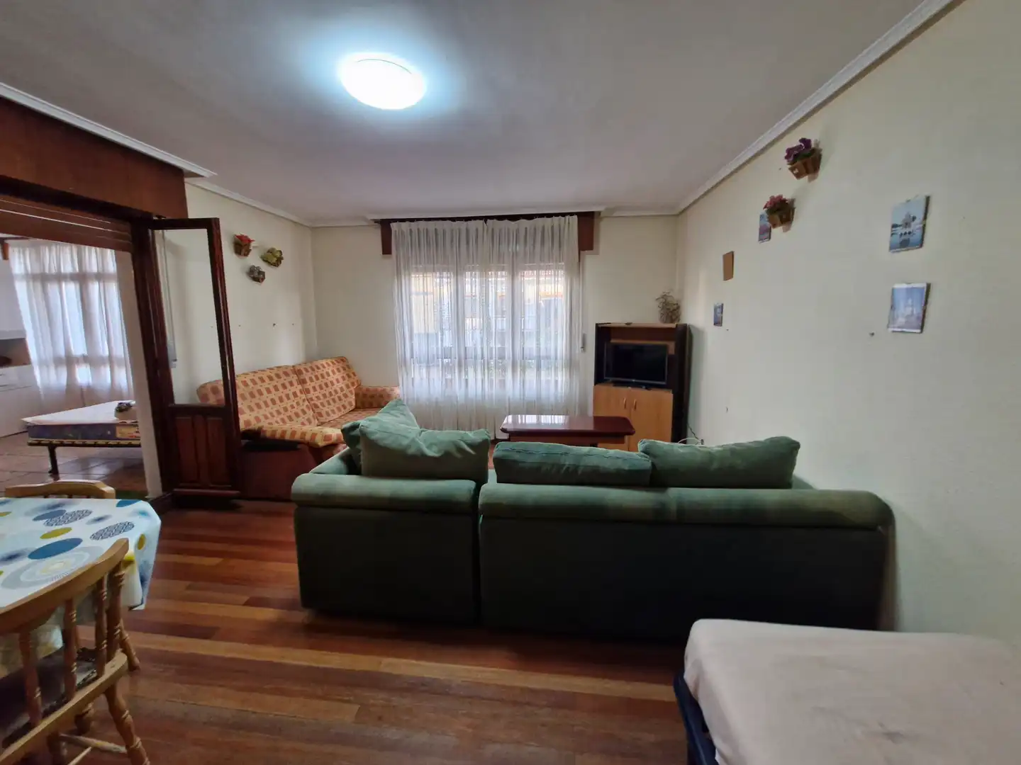 Sala de estar de Piso de alquiler en Valle de Mena con Calefacción, Parquet y Amueblado
