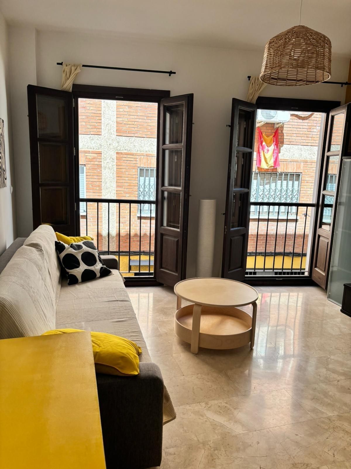 Living room of Flat to rent in  Granada Capital  with Air Conditioner, Heating and Storage room