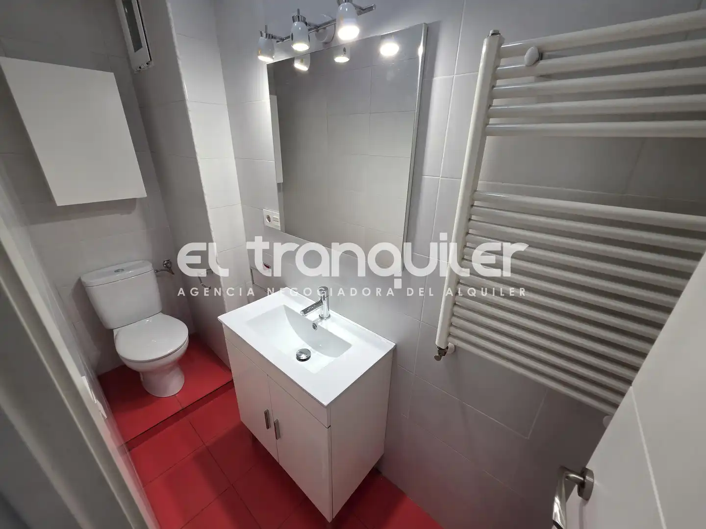 Bathroom of Flat for rent in Madrid  with Air Conditioner, Furnished and Washing machine