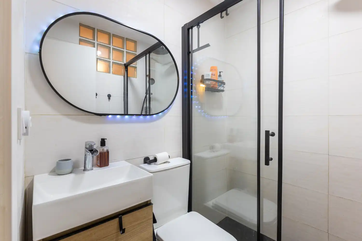 Badezimmer von Wohnung zur Miete in Valencia mit Klimaanlage, Heizung und Parkett