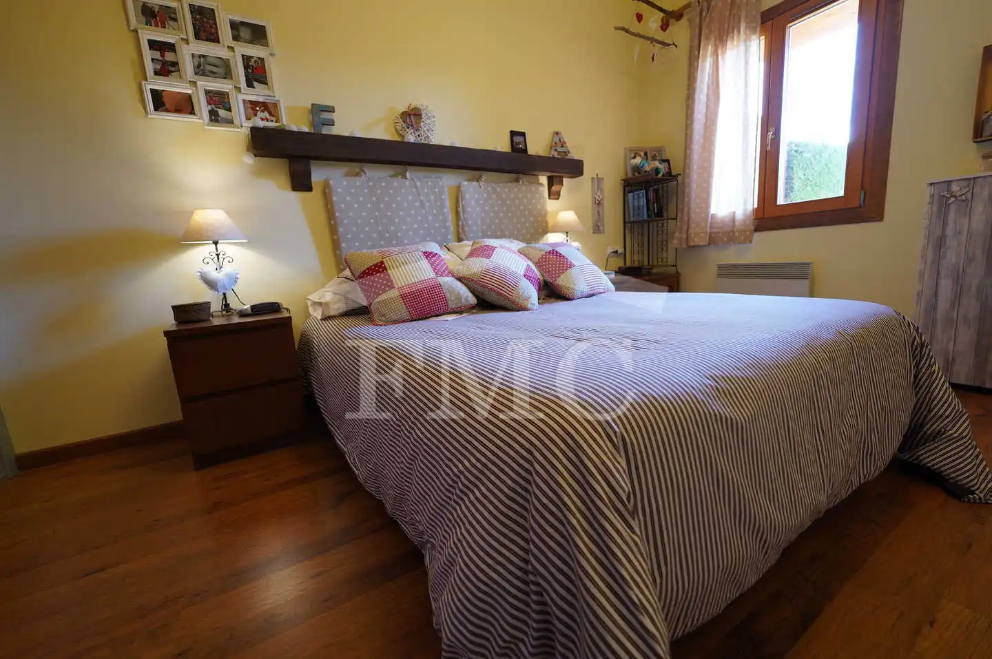 Schlafzimmer von Erdgeschoss zum Verkauf in Font-Romeu-Odeillo-Via mit Heizung, Privatgarten und Parkett