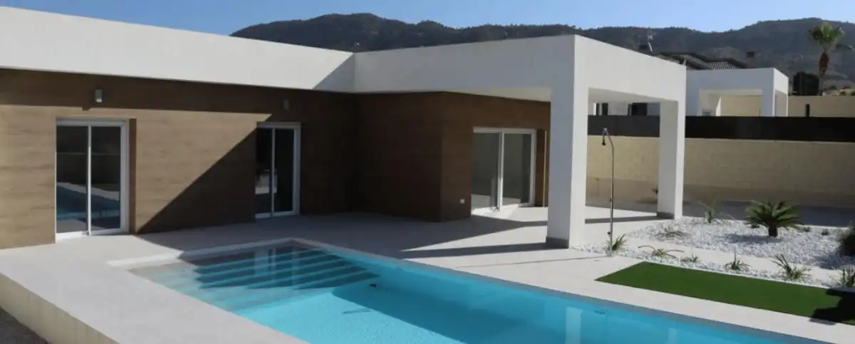 Chalet con piscina en venta en La Romana
