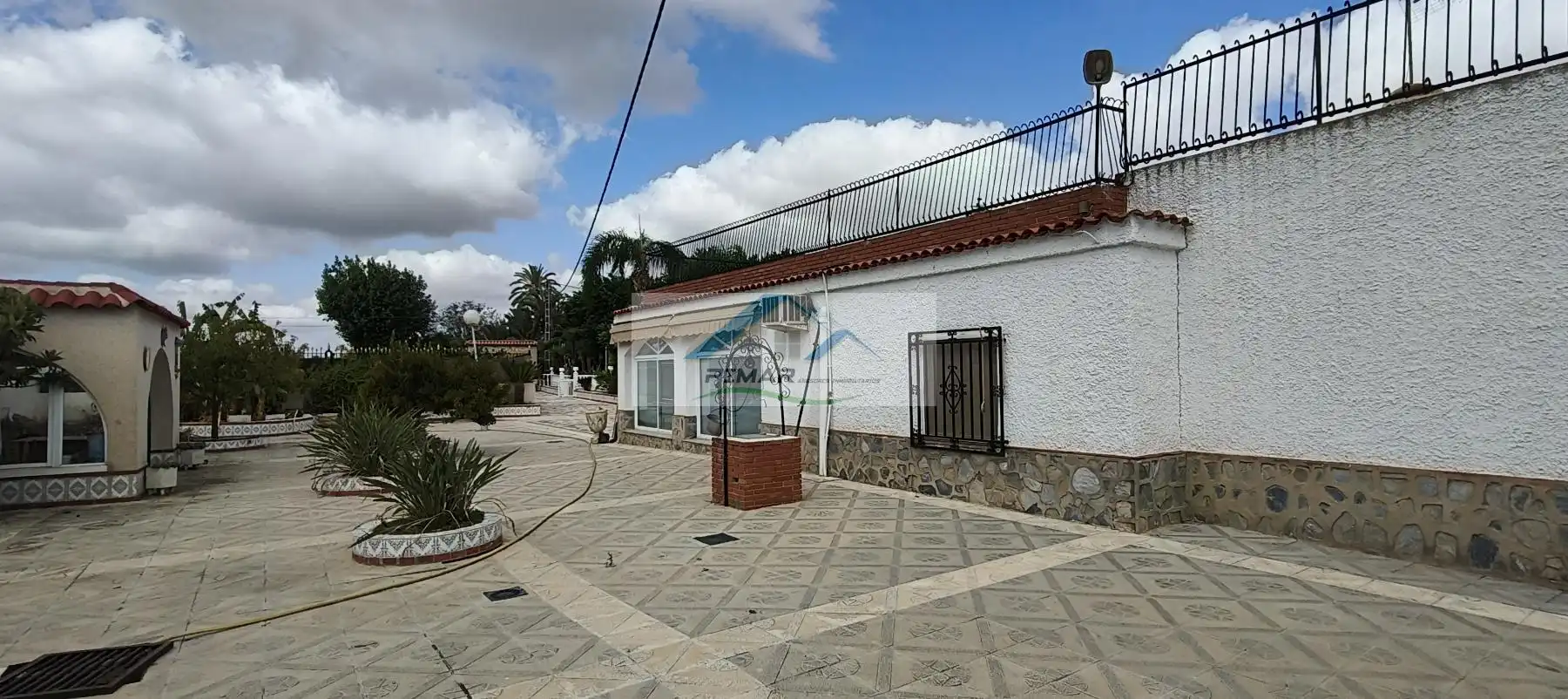 Vista exterior de Casa o xalet en venda en Elche / Elx amb Aire condicionat, Calefacció i Terrassa
