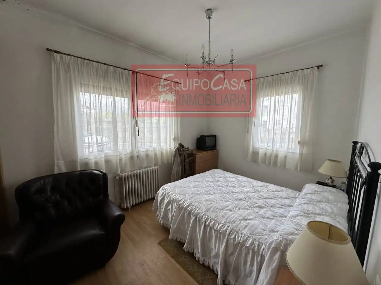 Dormitori de Casa o xalet en venda en Rábade amb Calefacció, Jardí privat i Moblat