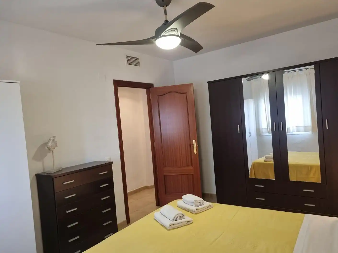 Habitación de Apartamento de alquiler en Torrox con Aire acondicionado, Calefacción y Amueblado