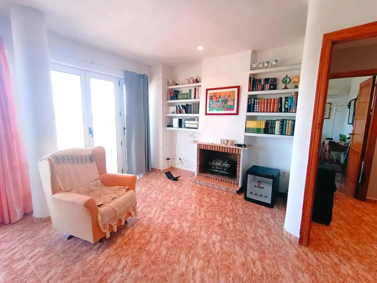 Sala d'estar de Casa o xalet en venda en Oliva amb Aire condicionat, Jardí privat i Terrassa
