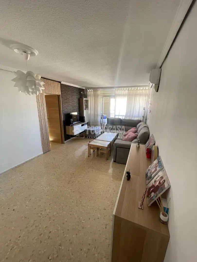 Living room of Flat for sale in Sevilla  with Air Conditioner and Terrace