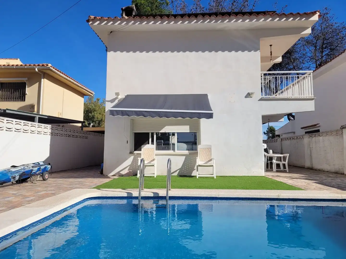 Villa mit Pool zum Verkauf in Carrer Apòstol Santiago 0