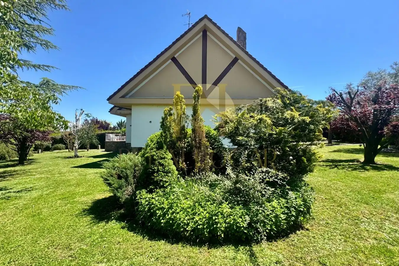 Vista exterior de Casa o chalet en venta en Santovenia de la Valdoncina con Calefacción, Jardín privado y Parquet