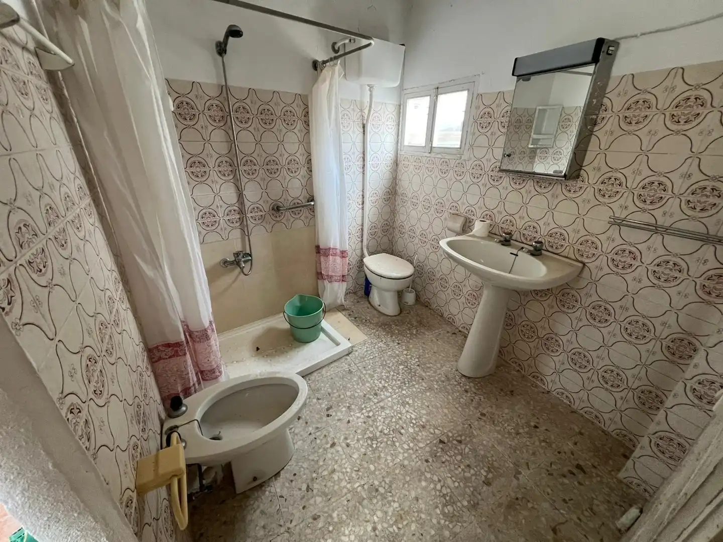 Badezimmer von Wohnungen zum Verkauf in Almadén mit Möbliert