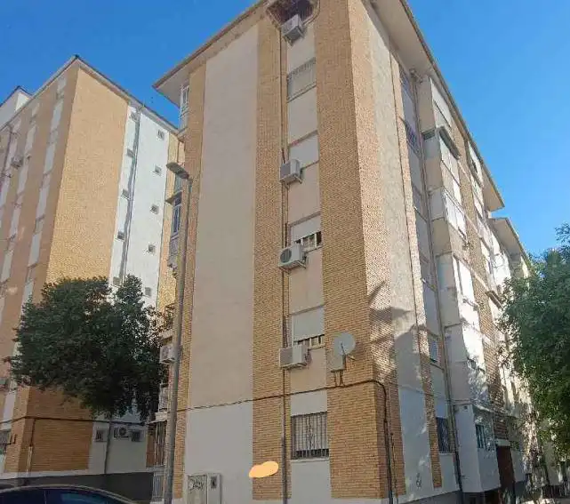 Piso en venta en Paseo Virgen del Rocío