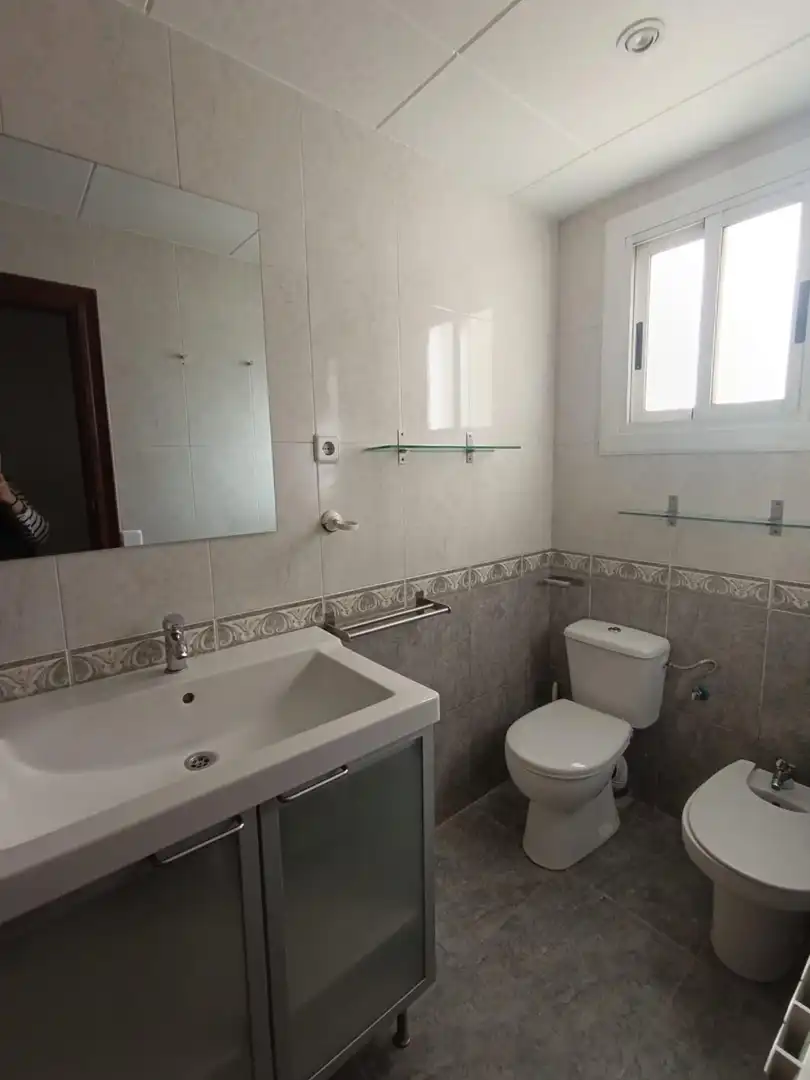 Baño de Piso de alquiler en Mollet del Vallès con Calefacción, Parquet y Amueblado